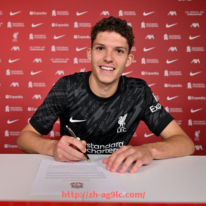 ag9游会-世俱杯中场球员断球后发动反击的反应速度与精准度分析